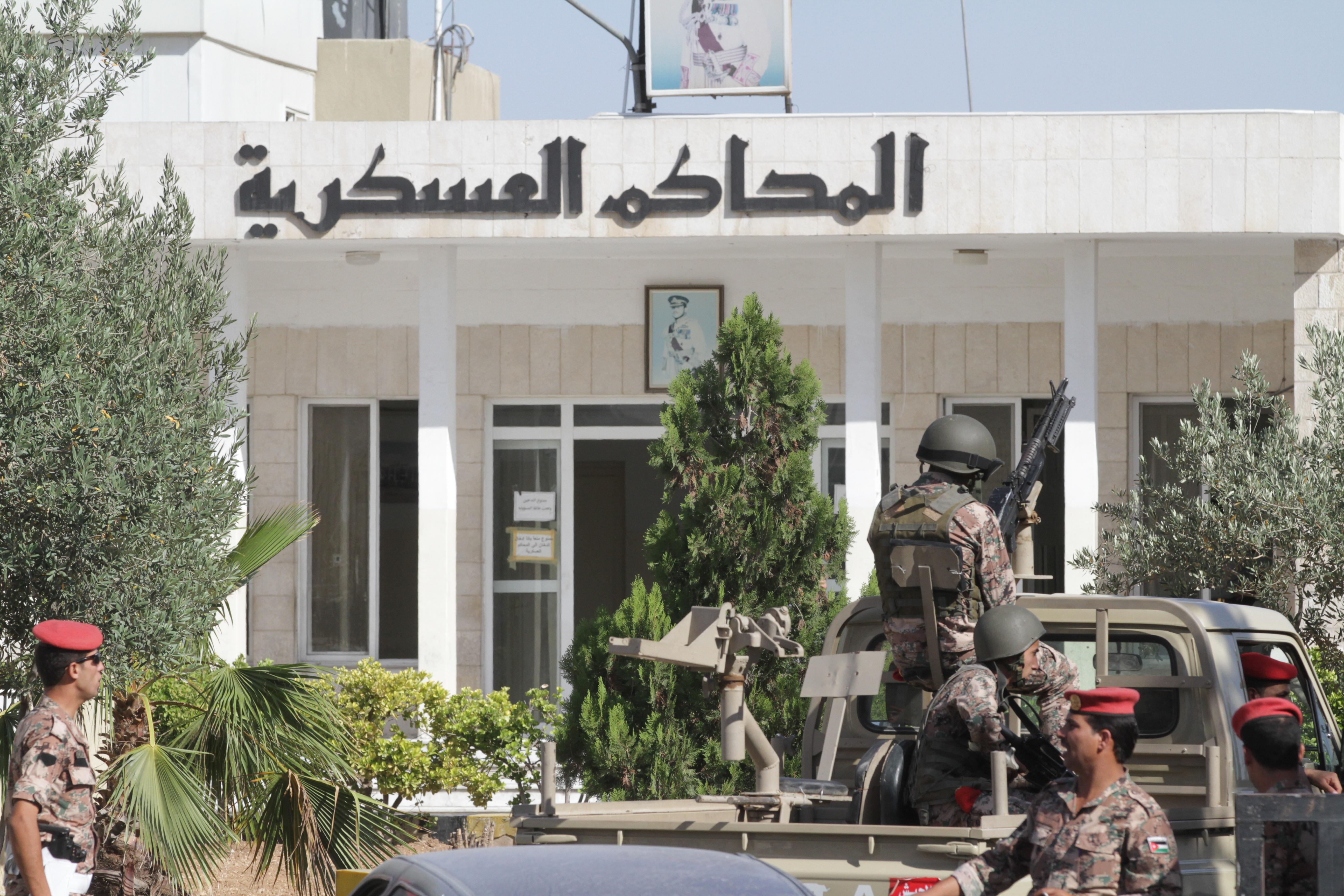 السجن 15 عاما لـ 3 أردنيين