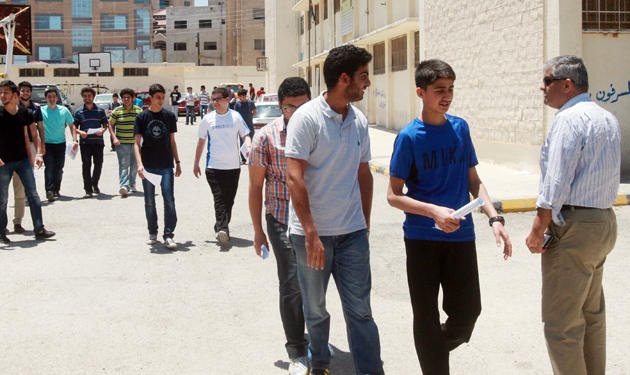 عملية تصحيح دفاتر التوجيهي شارفت على