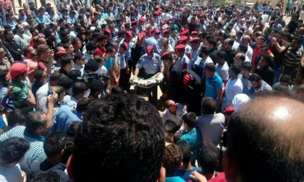 بالصور.. .تشييع جثمان شهيد الواجب الملازم