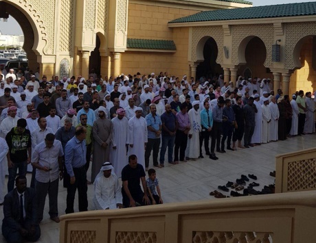 أهالي العين في الامارات يهبون لتشييع