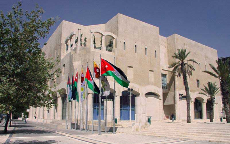 الأمانة توقف مراقبا عن العمل ظهر
