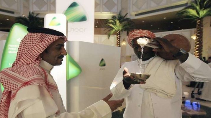 بالصورة …الغش التجاري يطال مياه زمزم
