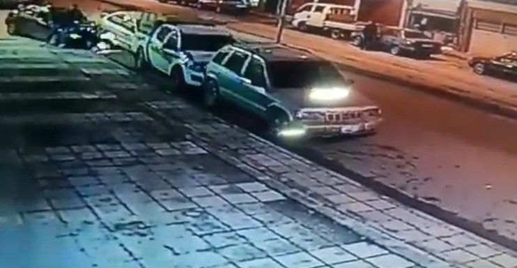 بالفيديو.. العناية الالهية تنقذ شابين من