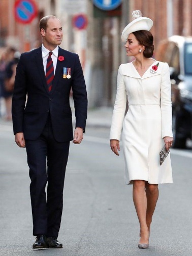 حفيد ملكة بريطانيا وزوجته في انتظار