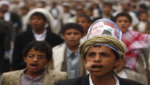 الحوثيون ينهبون منازل اليمنيين في تعز