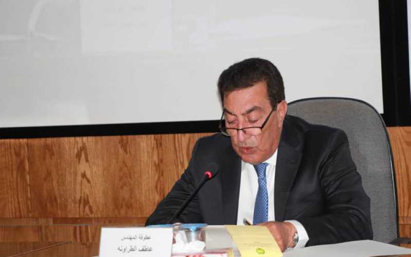 الطراونة يحاضر في كلية الدفاع الوطني