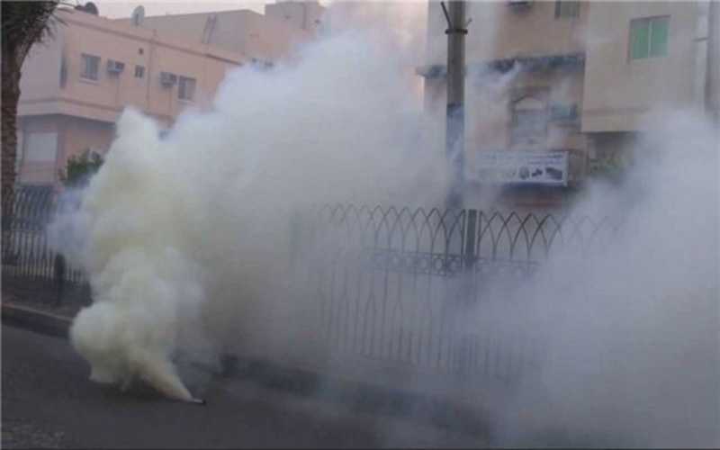 مواطن يرش زوجته واولاده وبناته بـمسيل