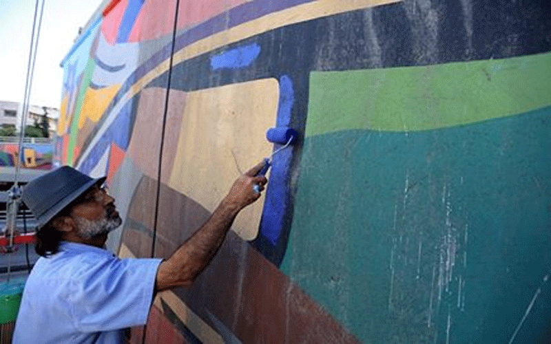 بالصور.. .جدارية قمر عمان لغسان مفاضلة: