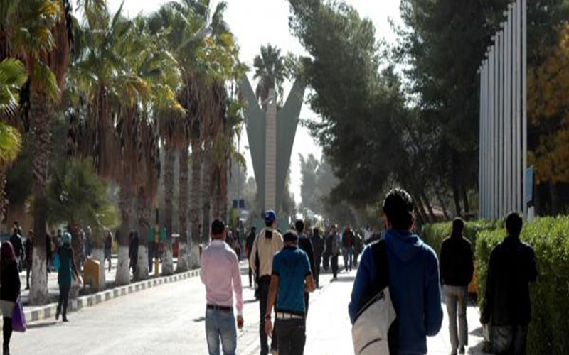 توقف تقديم طلبات الالتحاق بالجامعات من