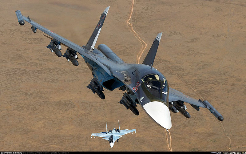 الطيارون الأردنيون يحلقون على متن ’سو-30‘