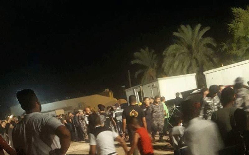 حريق مركبة اثر تماس كهربائي بمنطقة