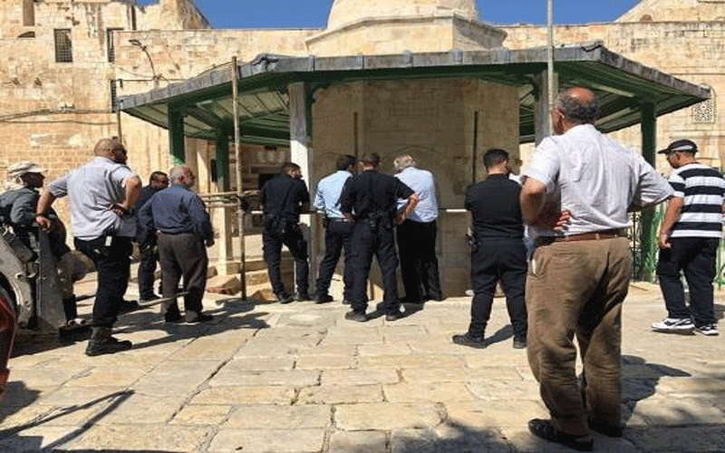 الاحتلال يعتقل 4 موظفين من دائرة