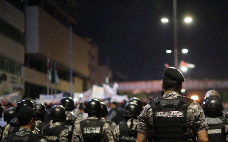 محافظ العاصمة يمنع اعتصاما احتجاجيا على