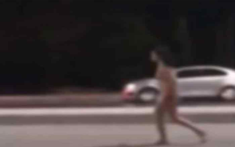 فتاة عبدون تتعرى مرة اخرى داخل