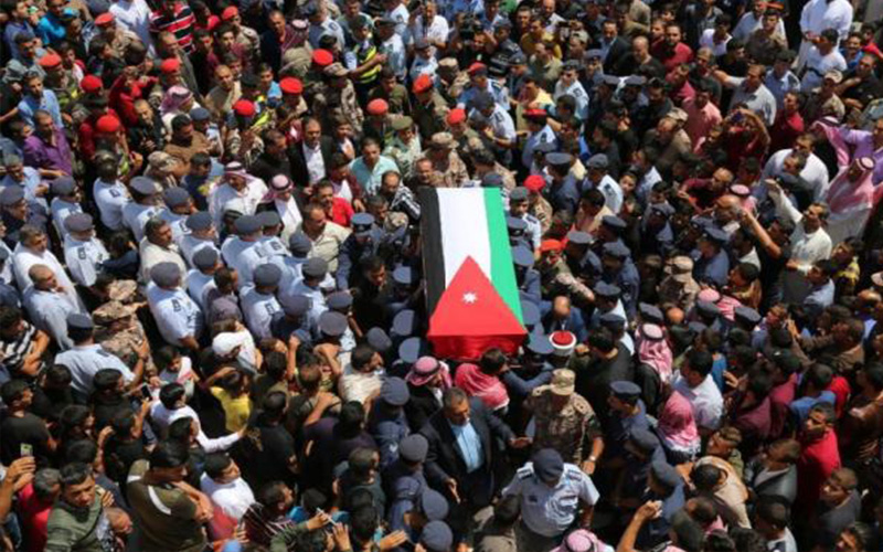 مندوبا عن الملك الأمير فيصل يعزي