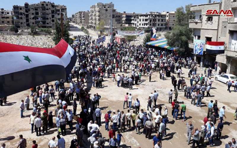 آلاف السوريين يبدأون بالعودة من دمشق