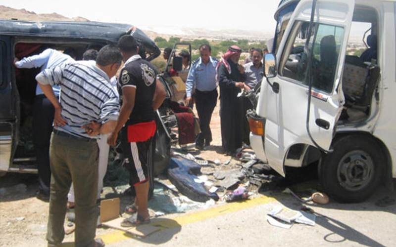 17 إصابة بتصادم حافلتين في الكرك