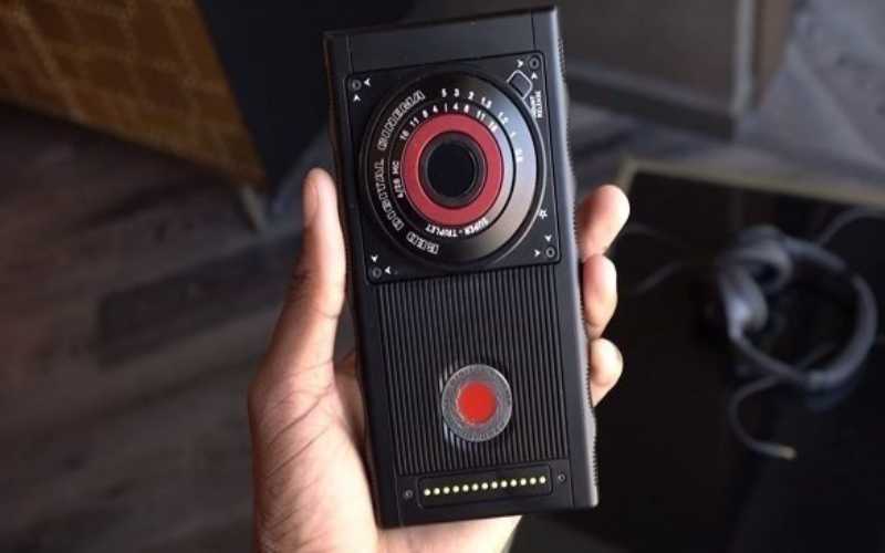 هيدروجين ون أول هاتف يعمل بتقنية