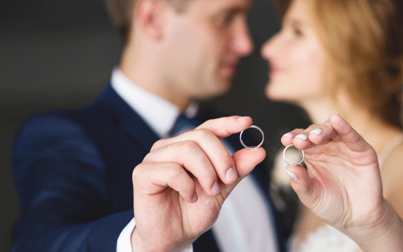 عريس يطلق عروسه ليلة الزفاف داخل