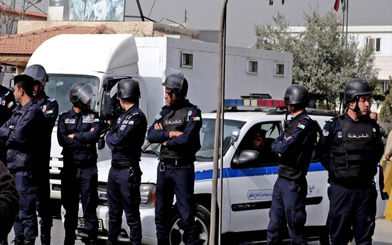 التحقيق بادعاءات تجاوز رجال الامن القانون