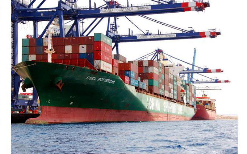 العقبة: الحاويات تتكدس في الميناء بفعل