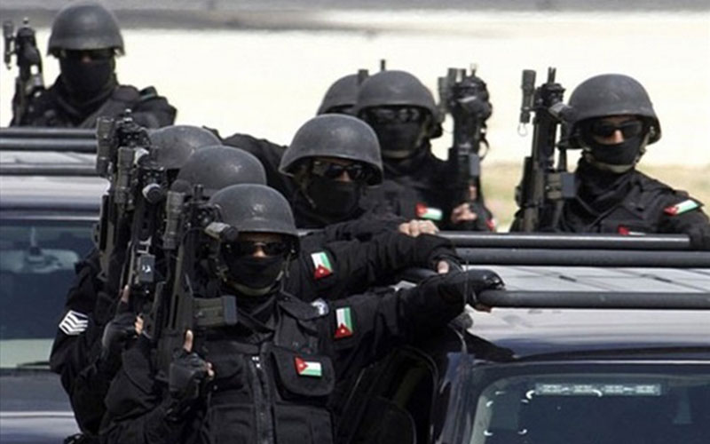 إصابة اثنين من مرتبات ادارة مكافحة