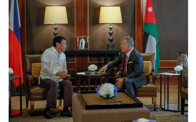 الملك والرئيس الفلبيني يجريان مباحثات بقصر