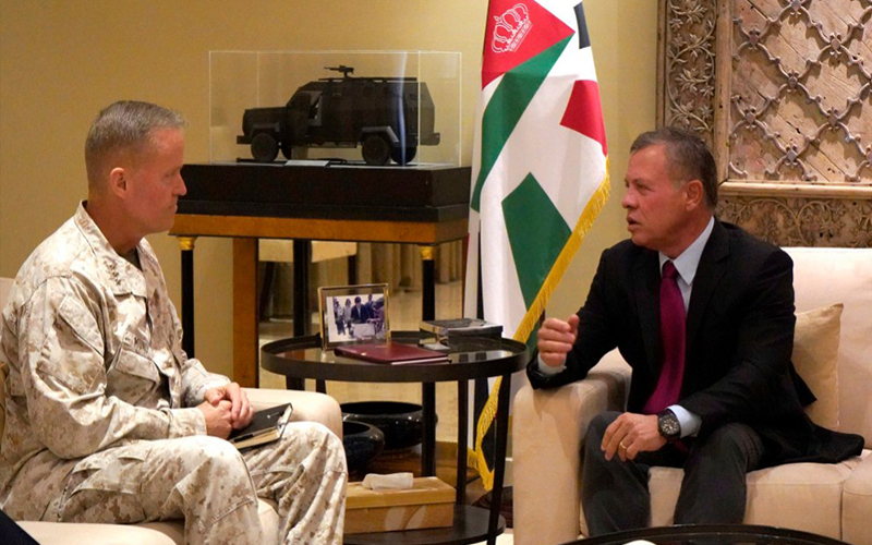 الملك يستقبل قائد قوات المشاة البحرية