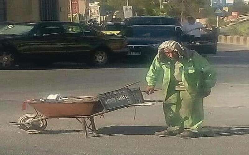 عامل الوطن المسن يعمل لتوفير حياة
