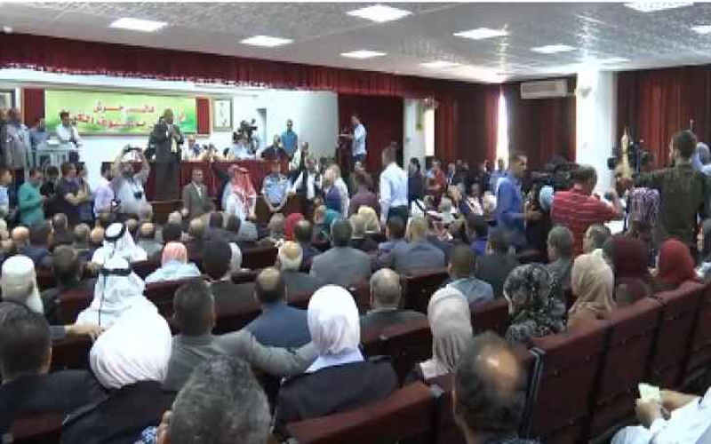 توتر وفوضى في لقاء الفريق الوزاري