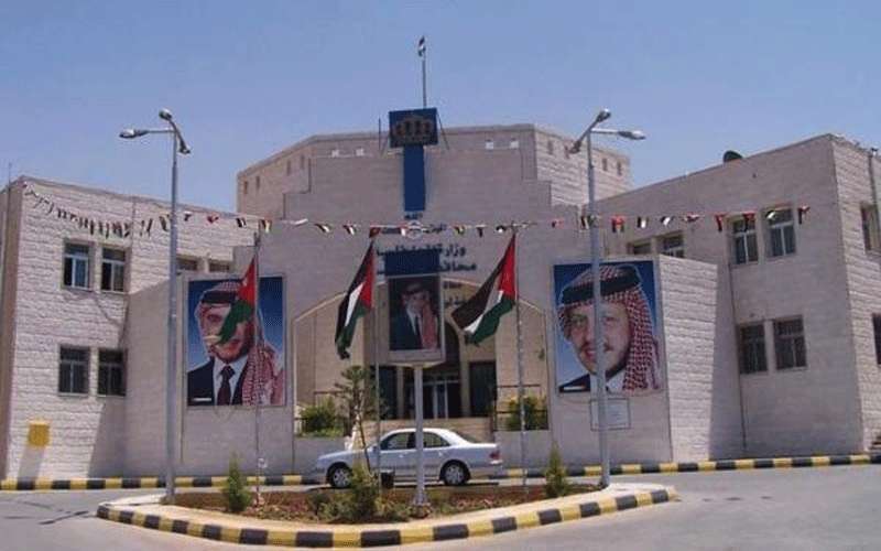 محافظ الزرقاء يلتقي أئمة وخطباء المساجد