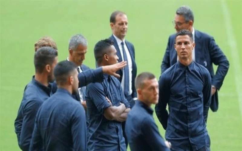 إطلاق ألعاب نارية ووضع لافتة أمام