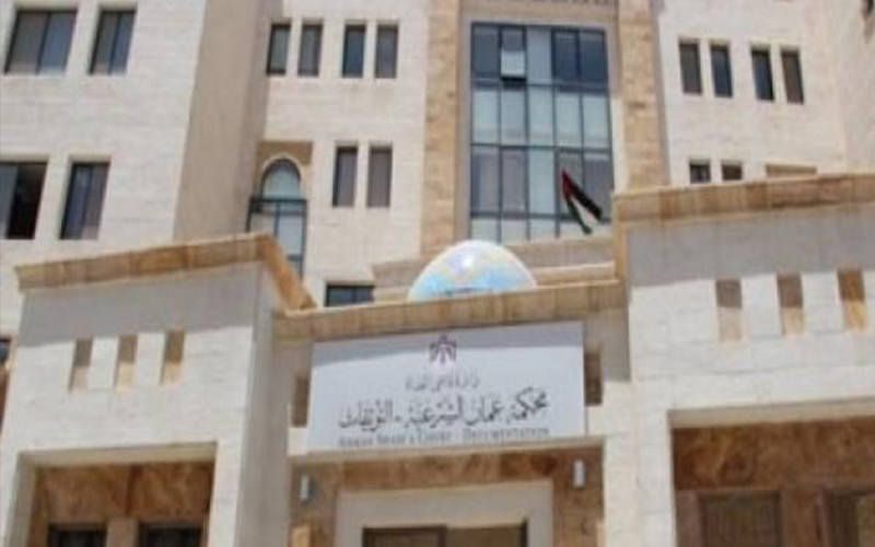 موظفو المحاكم الشرعية يضربون عن العمل
