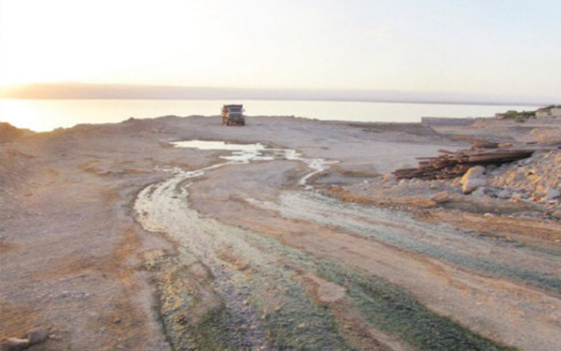 بيئة العقبة تسيطر على تسرب خط