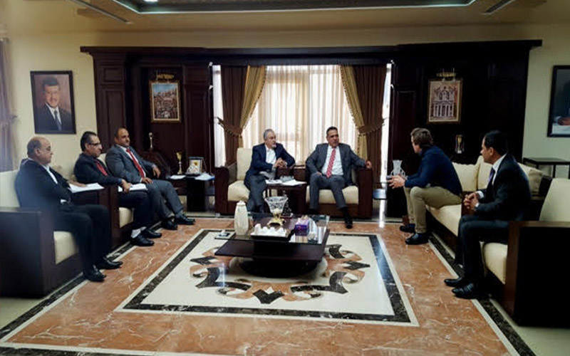 بحث سبل التعاون بين جامعة عمان