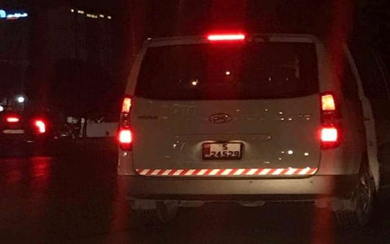 مشاجرة داخل مركبة حكومية وتراشق للمشروبات