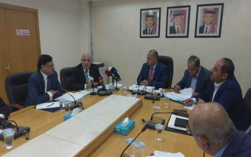 المعشر يعترف بسلبية قرار رفع ’الهايبرد‘