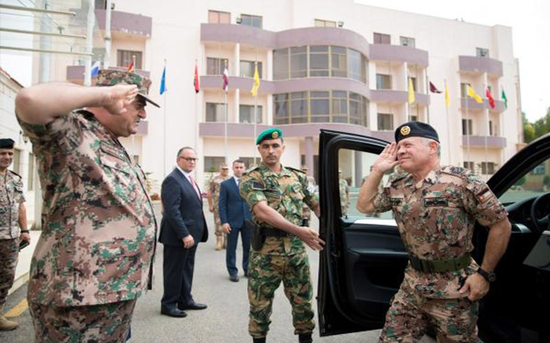 الملك يزور القيادة العامة للقوات المسلحة