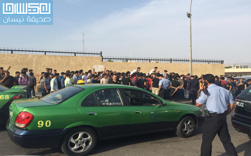 طلاب التوجيهي يعتصمون احتجاجا على برنامج