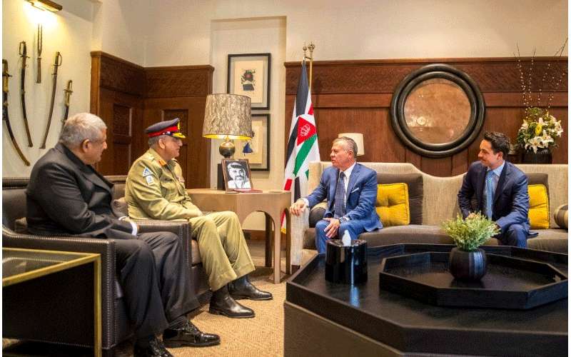 الملك يستقبل رئيس أركان الجيش الباكستاني