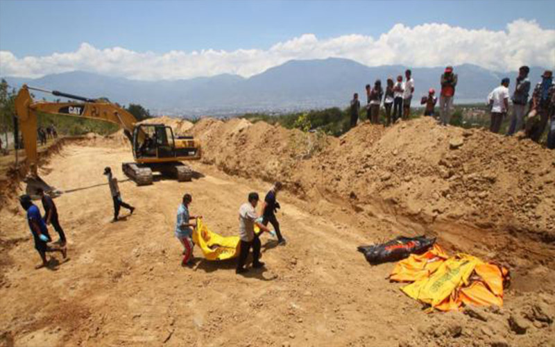 1400 قتيل في الزلزال في إندونيسيا