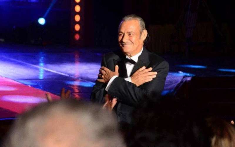 بعدما أعلن إصابته بالسرطان . فاروق