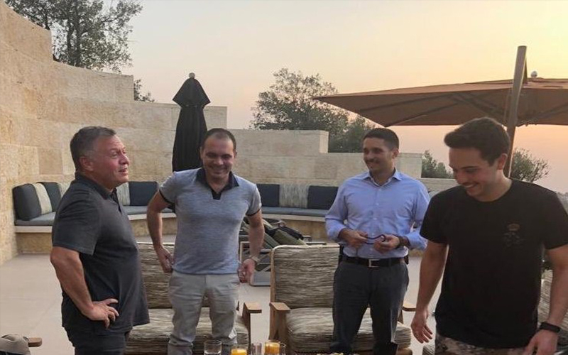 الامير علي يغرد مع أخواني