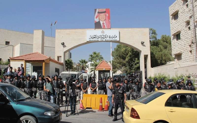 طلبة التوجيهي يتداعون للاعتصام امام التربية..