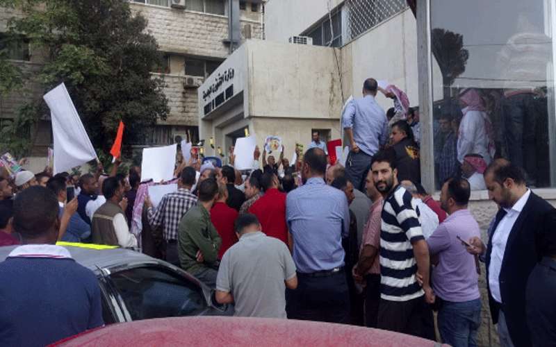 النقابات المستقلة تعلن الأربعاء اضرابا مفتوحا