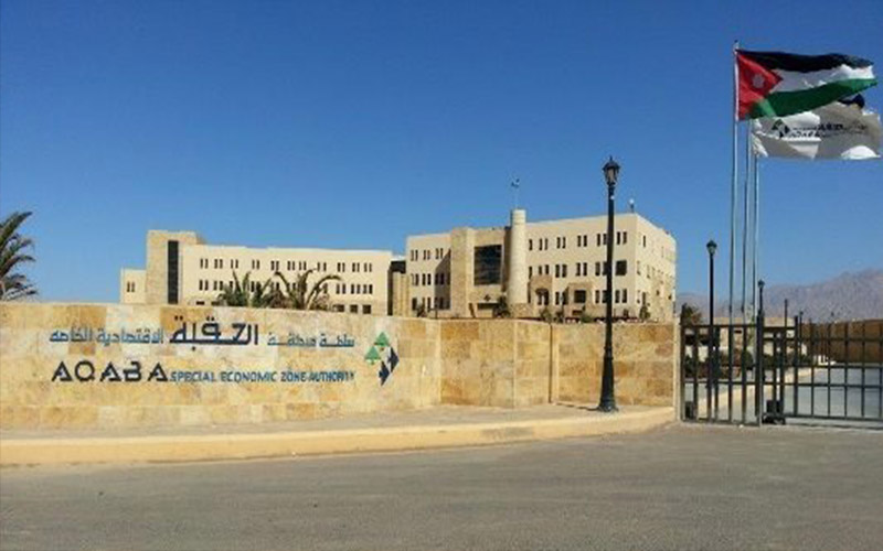 السلطة تنفي توزيع أراض على سكان