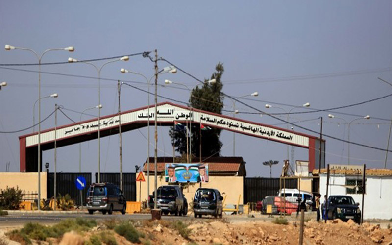 وقف إدخال المركبات والمغادرين لمعبر جابر