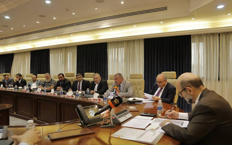 رئيس الوزراء يلتقي نقيب واعضاء مجلس