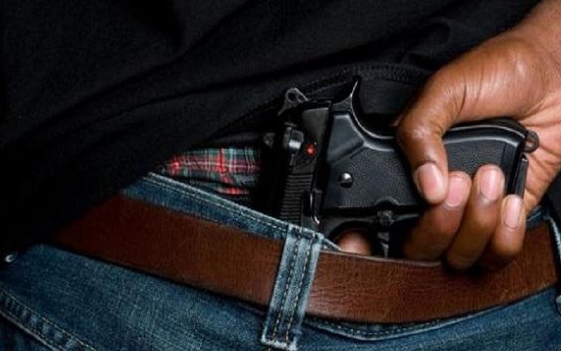 المفرق.. بدي أطخك .. عشريني يمازح