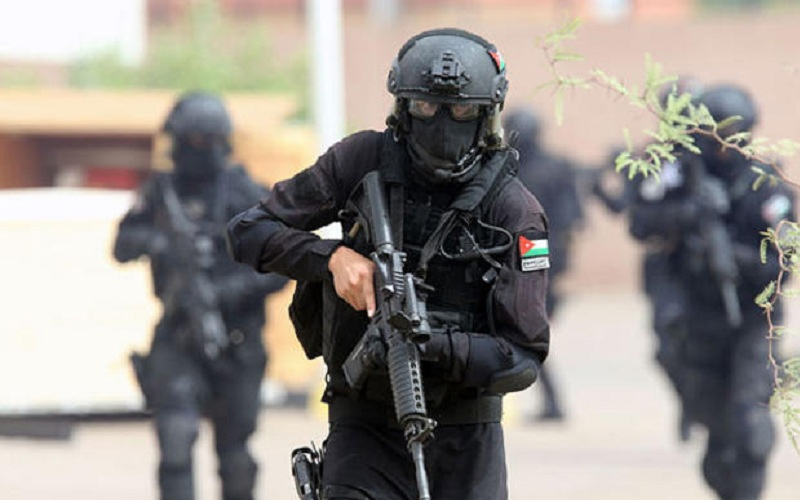 القبض على تاجر مخدرات خطير بحقه